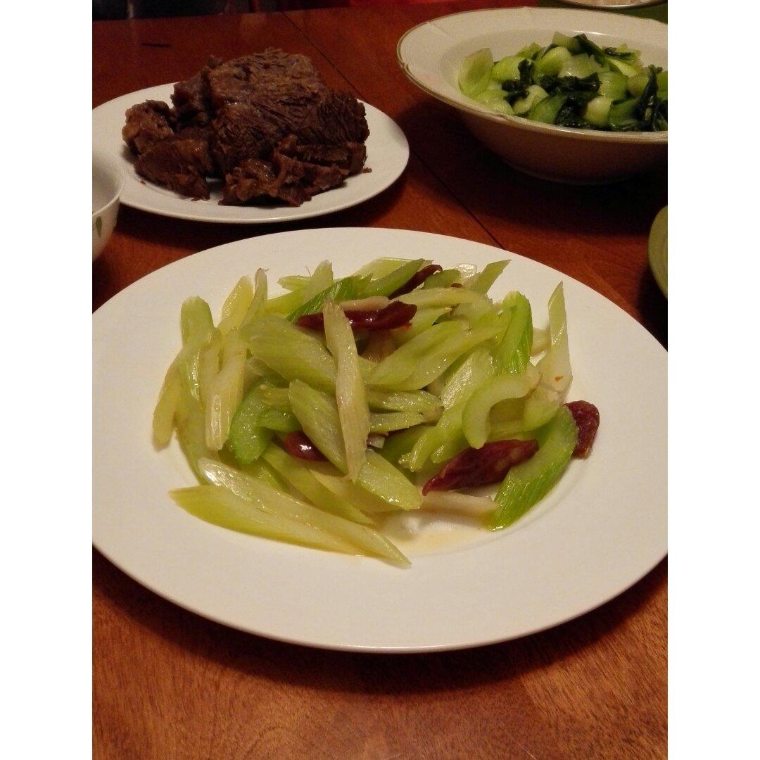 西芹炒腊肠（热菜）