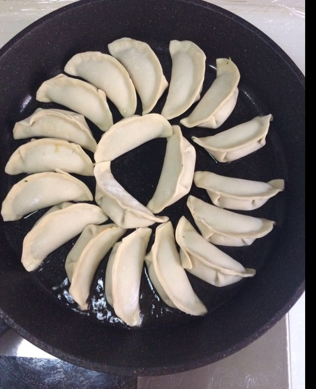 韭菜猪肉饺子(最简单最好吃又最多汁的饺子)