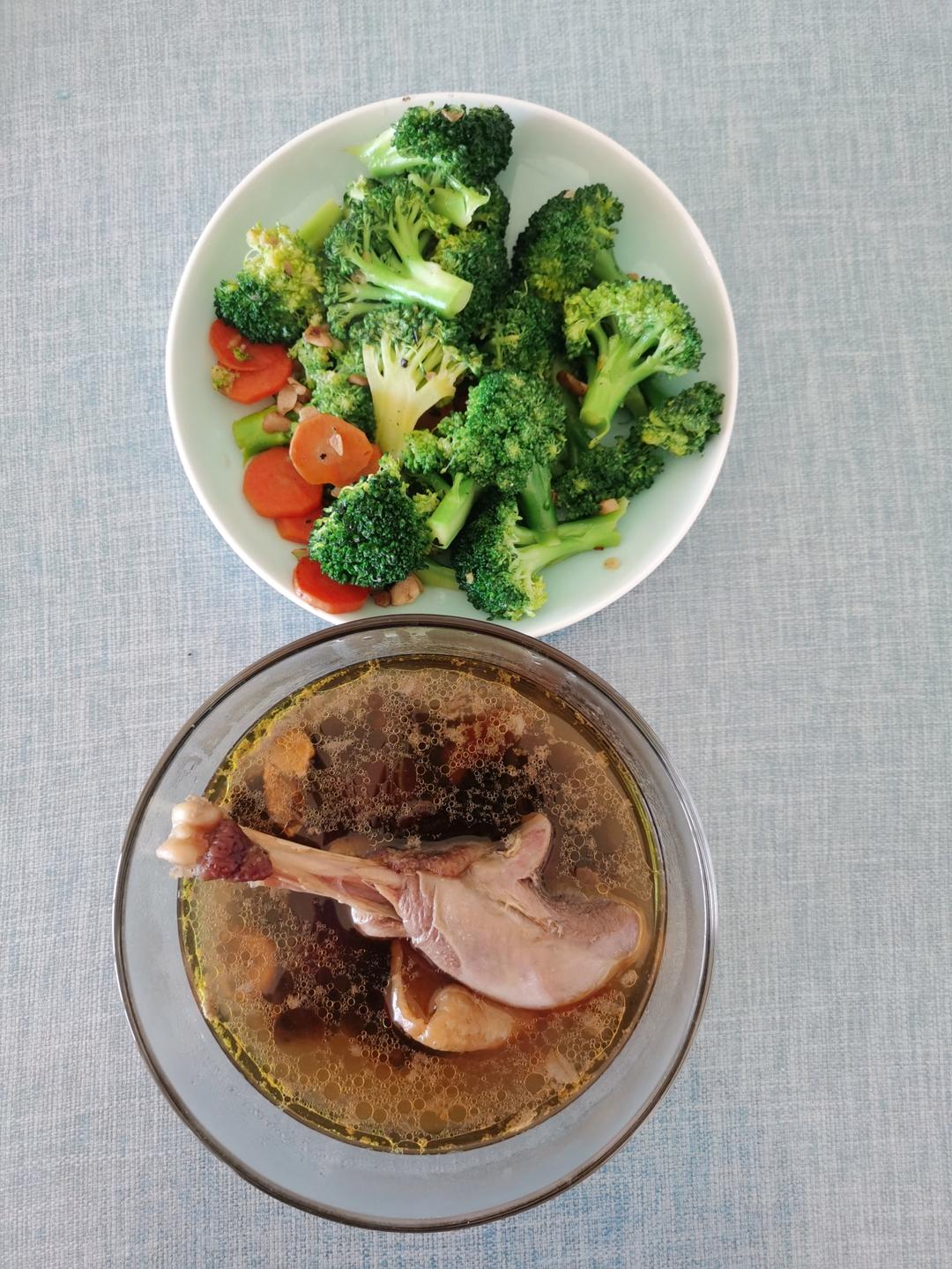 西蓝花炒胡萝卜清爽型～