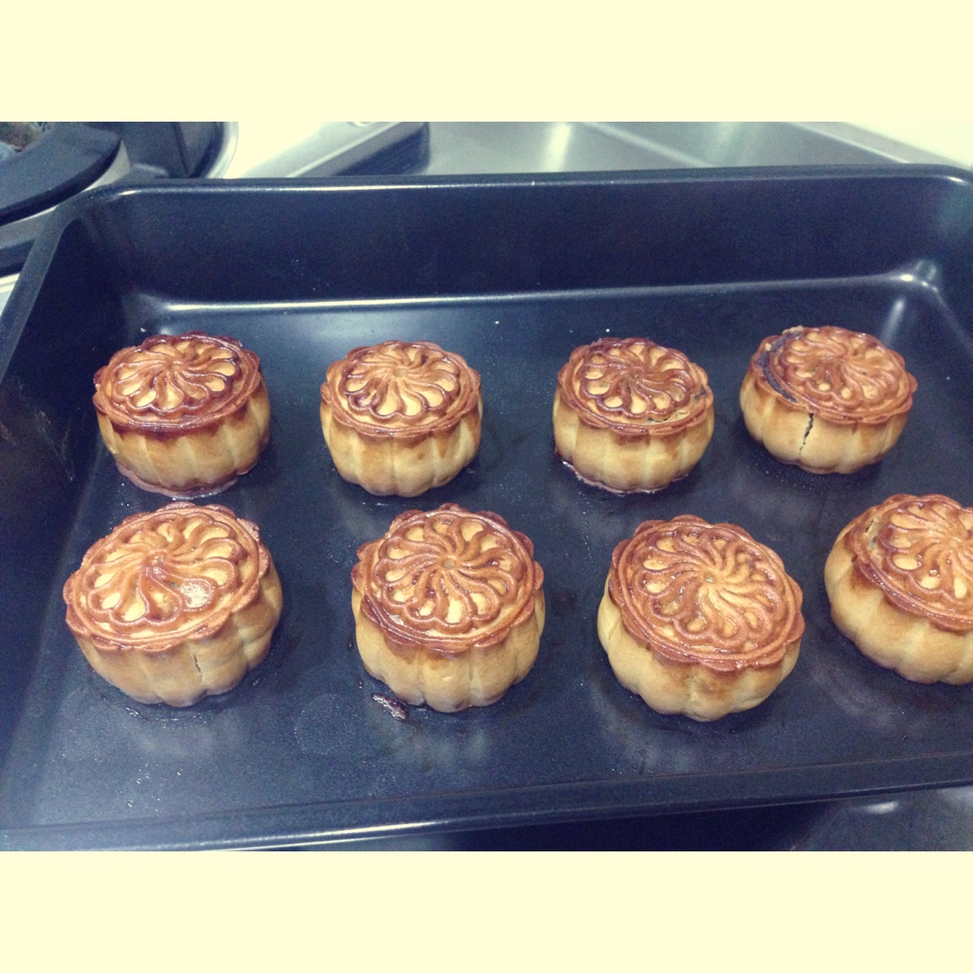 广式月饼—蛋黄莲蓉月饼