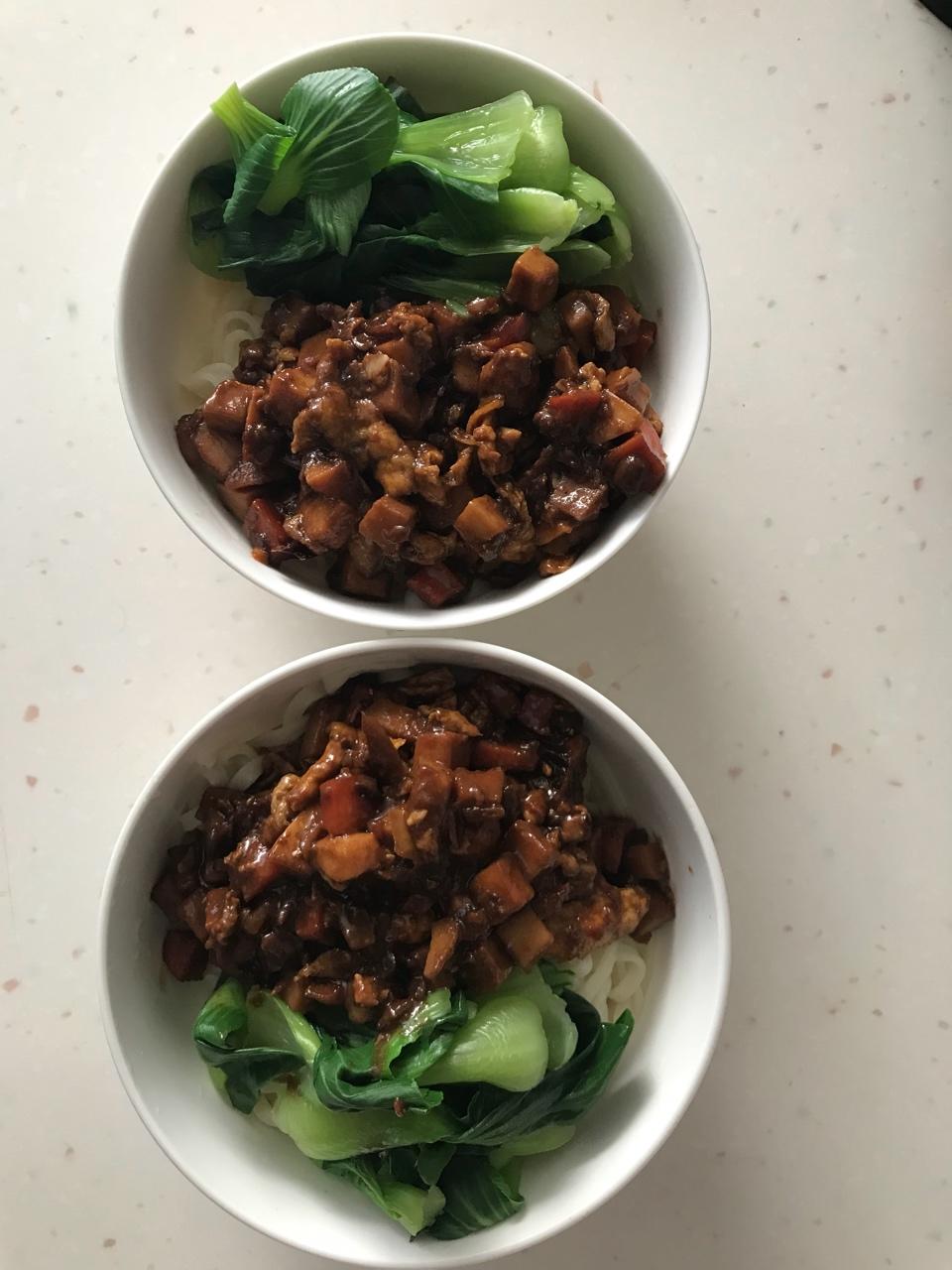 肉香素炸酱面（蛋素，植物五辛素）
