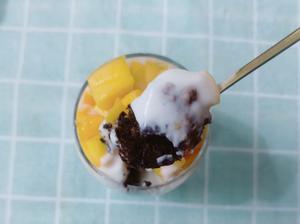 安慕希酸奶奥利奥饼干芒果酸奶懒人甜品的做法 步骤5