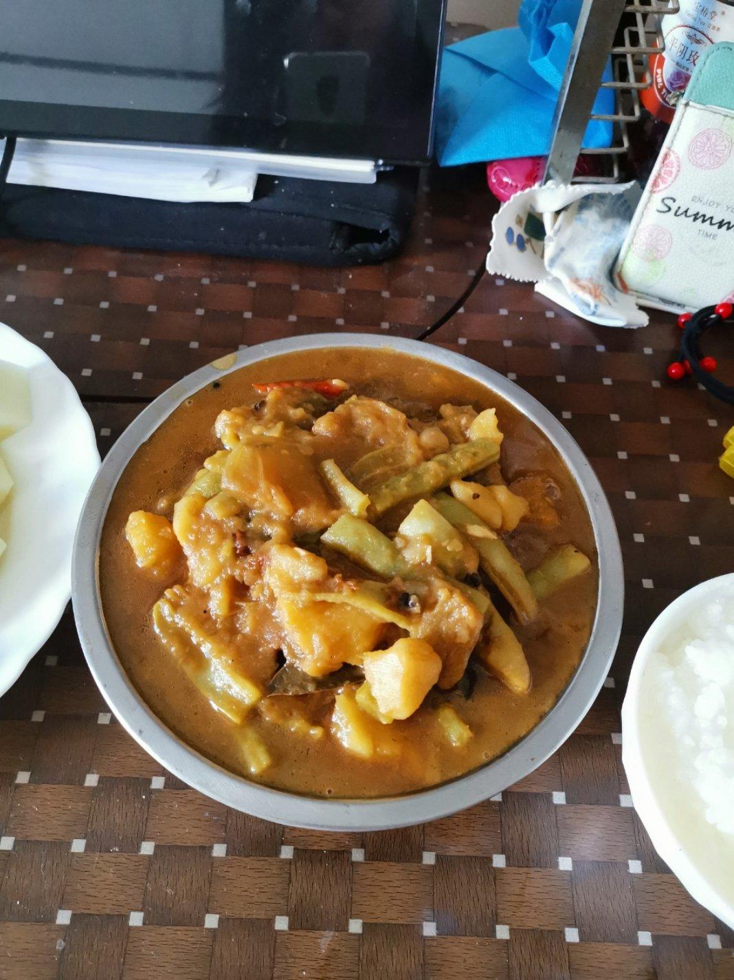 豆角土豆炖肉—东北家常炖菜