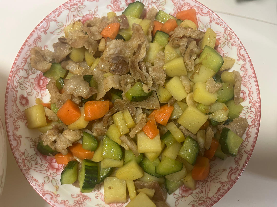 宝宝下饭神器，土豆肉块配黄瓜，营养均衡口味棒！健康食谱炒三丁