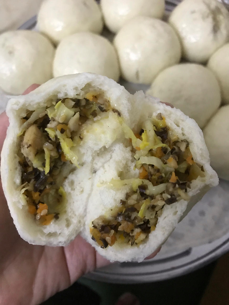 不变色的香菇青菜包