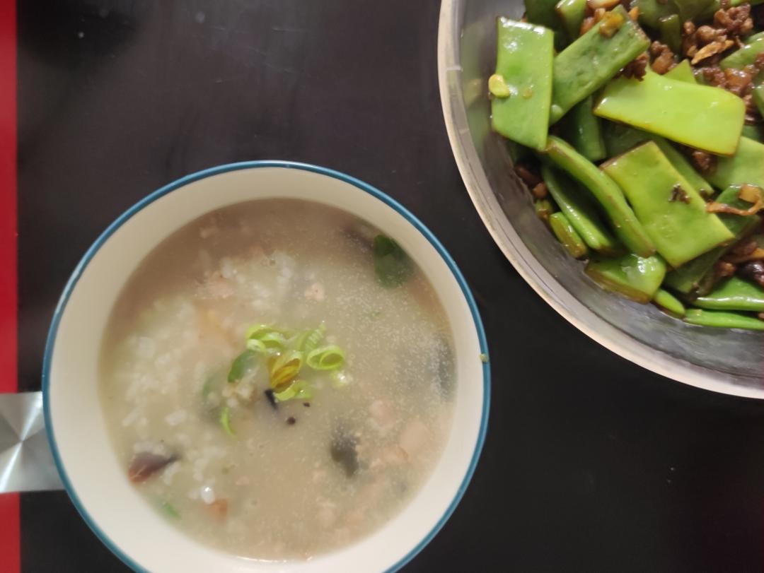 妈妈👩教我做的皮蛋瘦肉粥🥣简单快捷美味😋