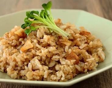 日式木鱼精片大蒜片炒饭