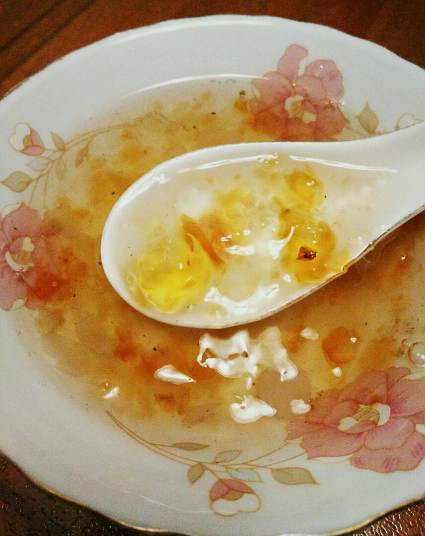 桃胶皂角米炖银耳