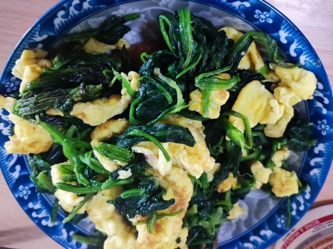 可缓解用眼疲劳的鸡蛋炒菠菜来啦