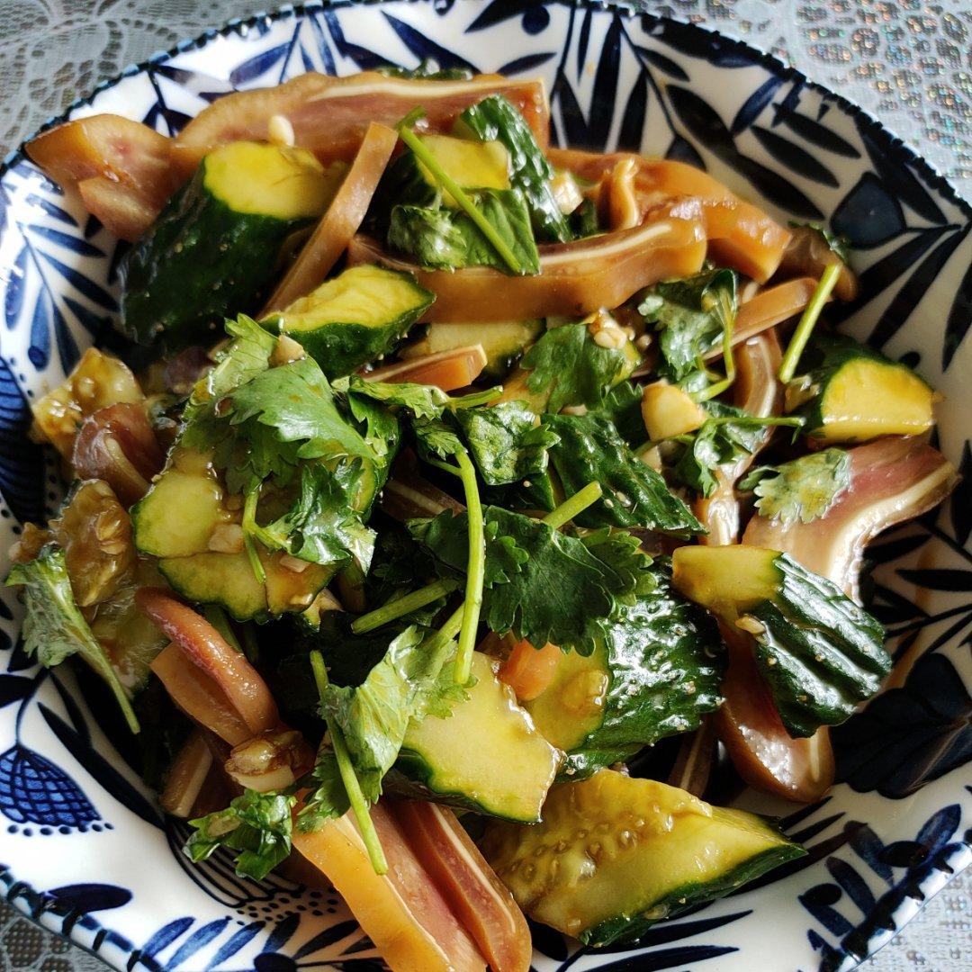 凉拌猪耳朵黄瓜花生米