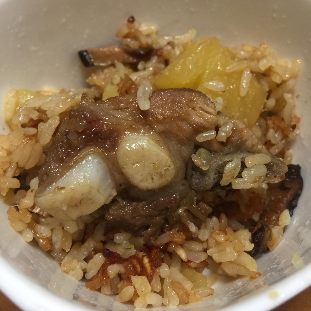喷香排骨焖饭（爆好吃）