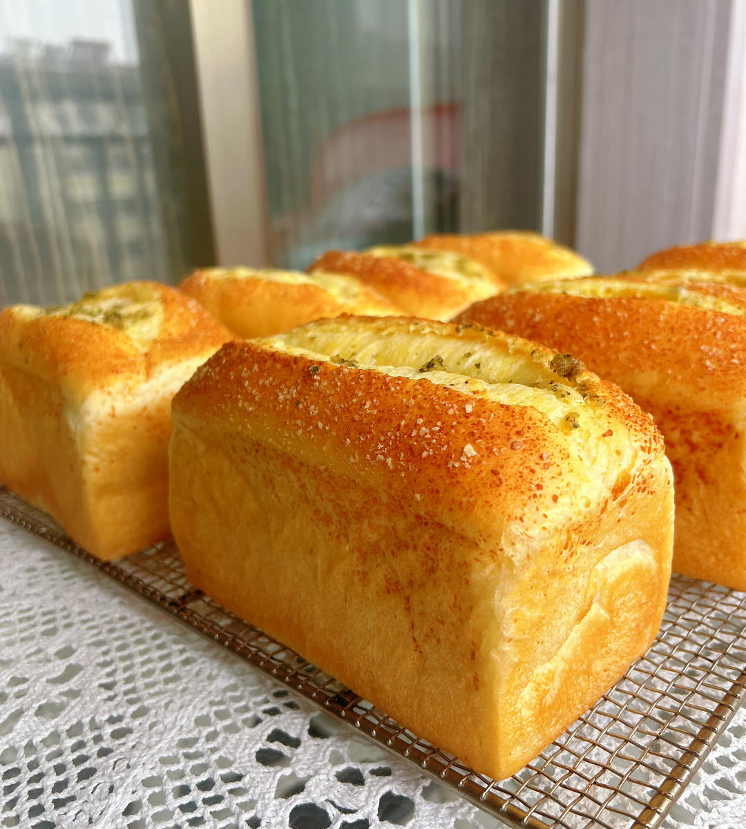 香迷糊啦！咸口吐司：蒜香黄油培根芝士吐司！