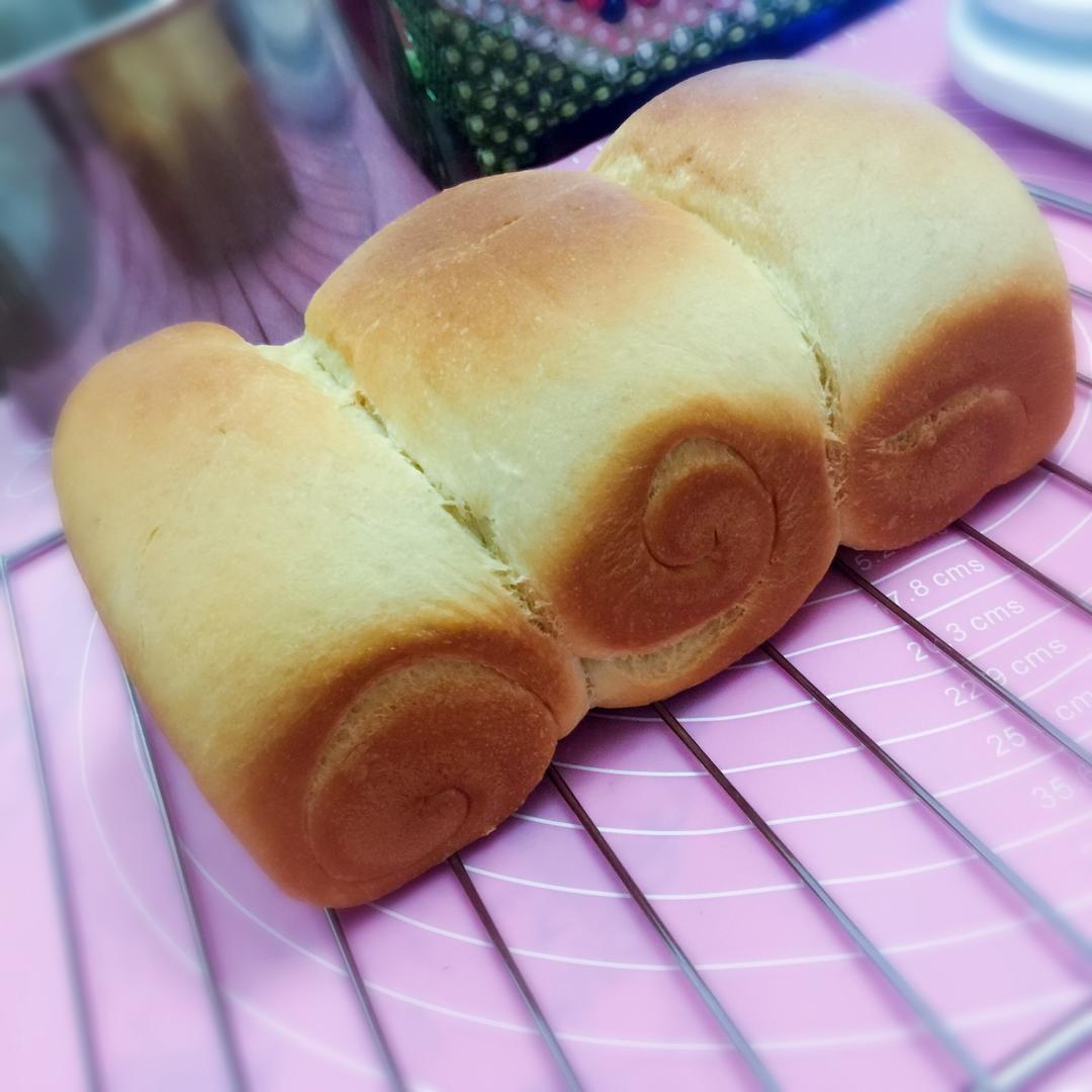 吐司面包（详解制作—手工揉面全过程）