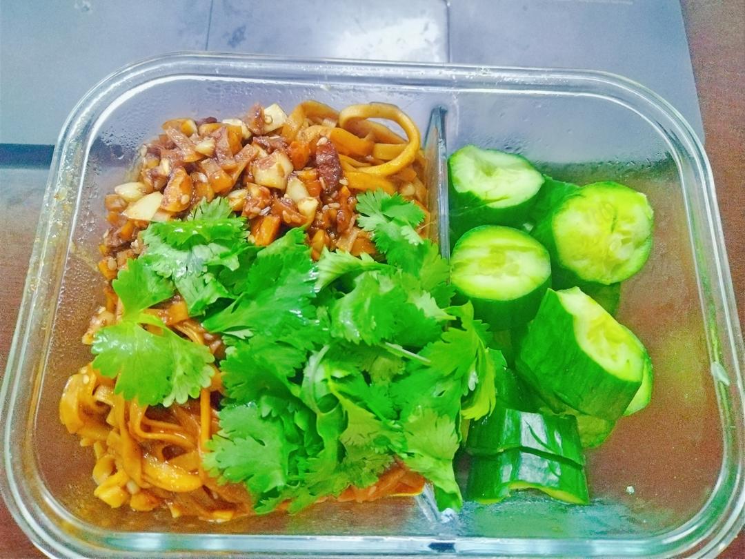 十分钟做好一盘开胃凉拌面～太好吃啦