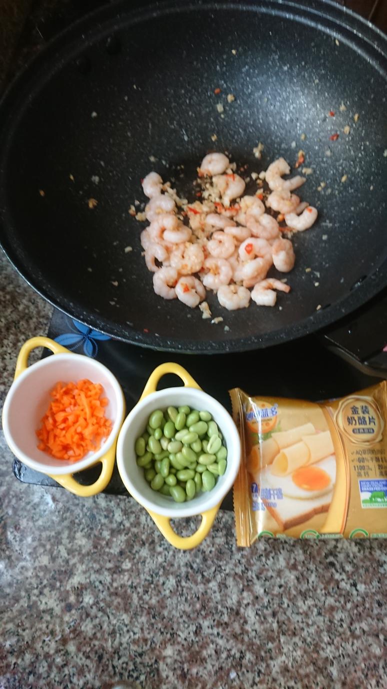 海鲜凤梨焗饭的做法 步骤4