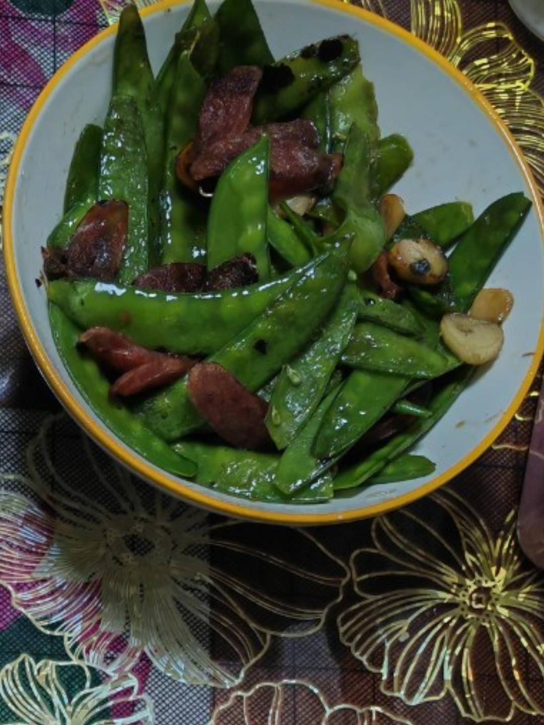 无比简单的荷兰豆炒腊肠，营养又好吃～！
