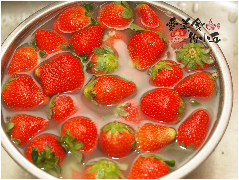 草莓干：原果慢烘，酸甜交织的味道，犹如初恋的味道的做法 步骤2