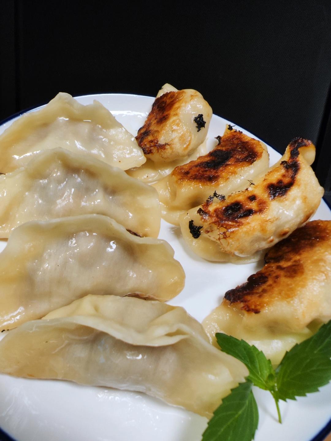 酸奶浇汁牛肉煎饺