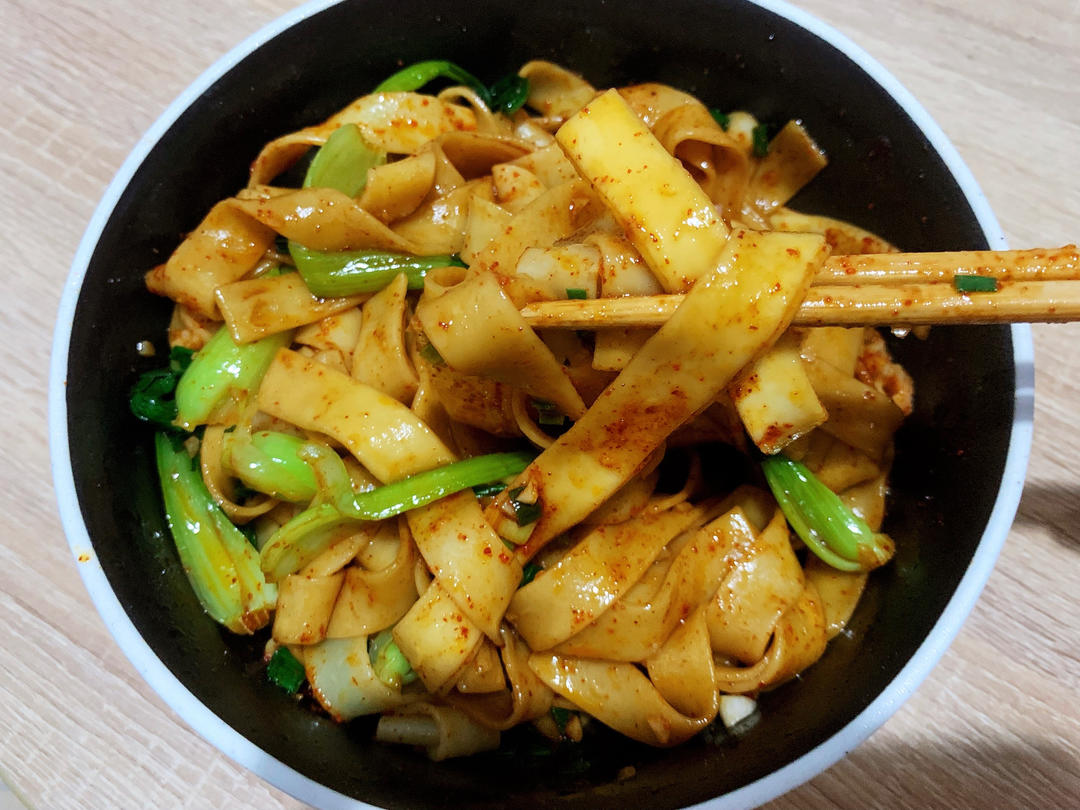 十分钟就能吃上的超简单油泼面