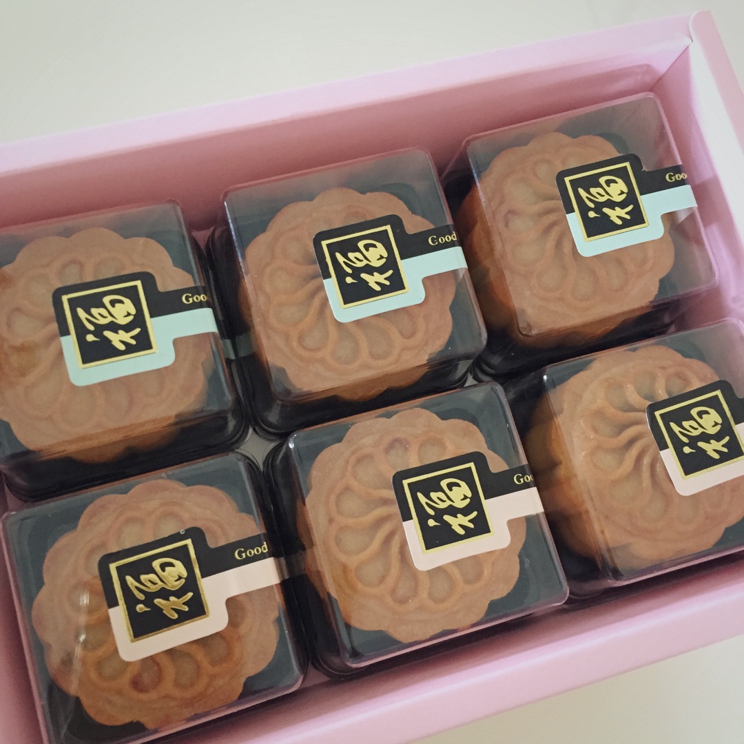 广式月饼—蛋黄莲蓉月饼