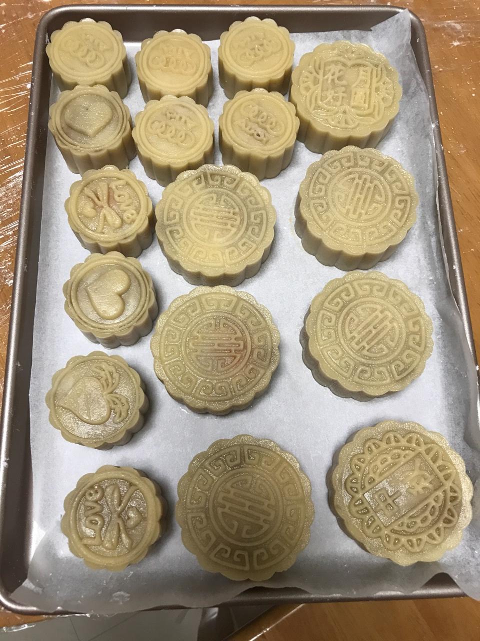 广式月饼—蛋黄莲蓉月饼