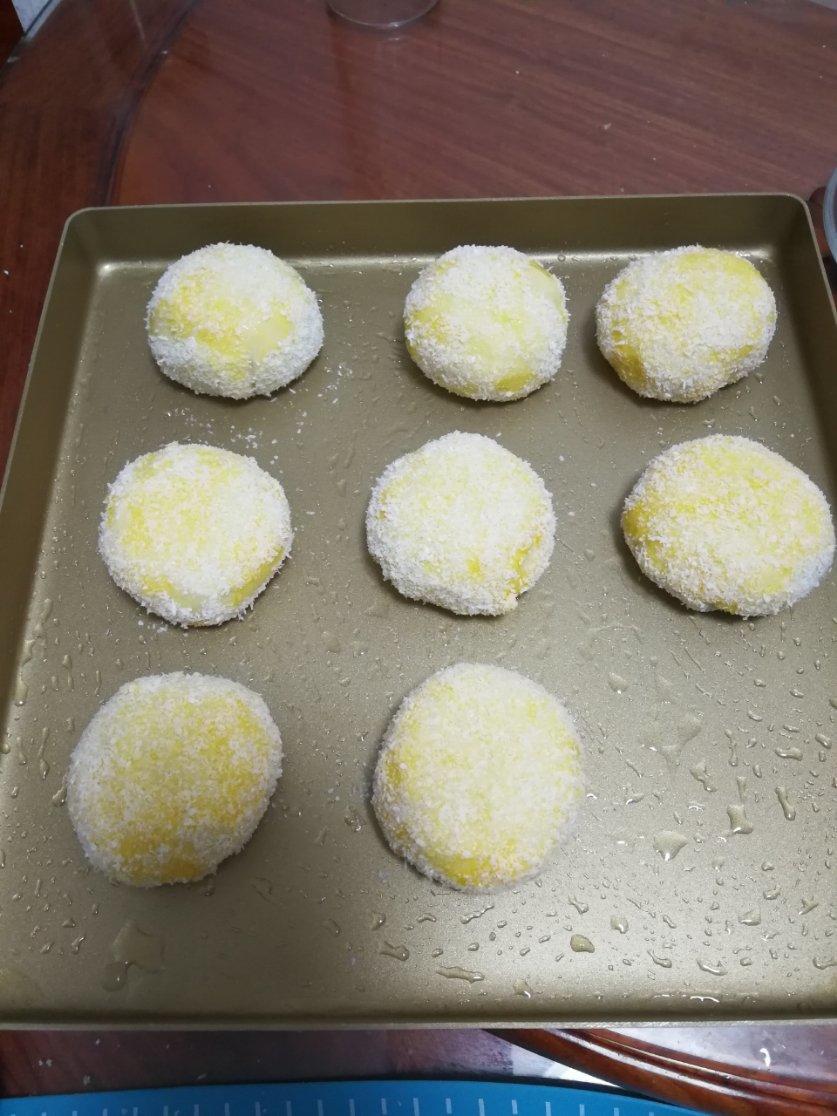 柔软看得见─超软香甜椰蓉小面包