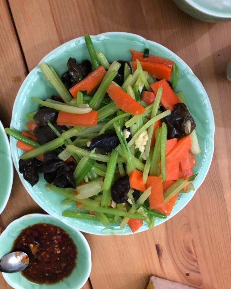 素炒芹菜