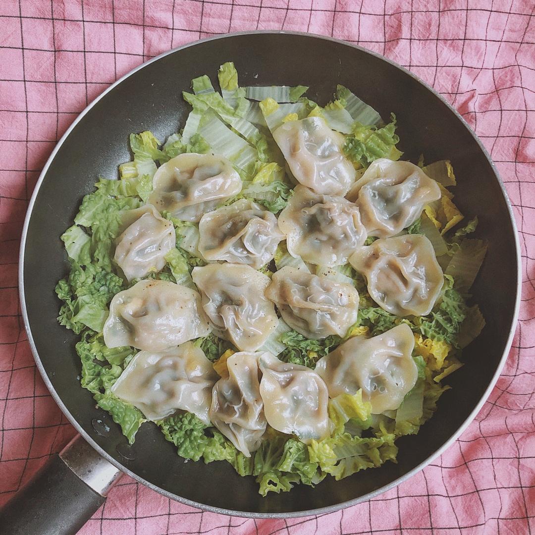 【平底锅蒸饺子】饺子蔬菜一锅出
