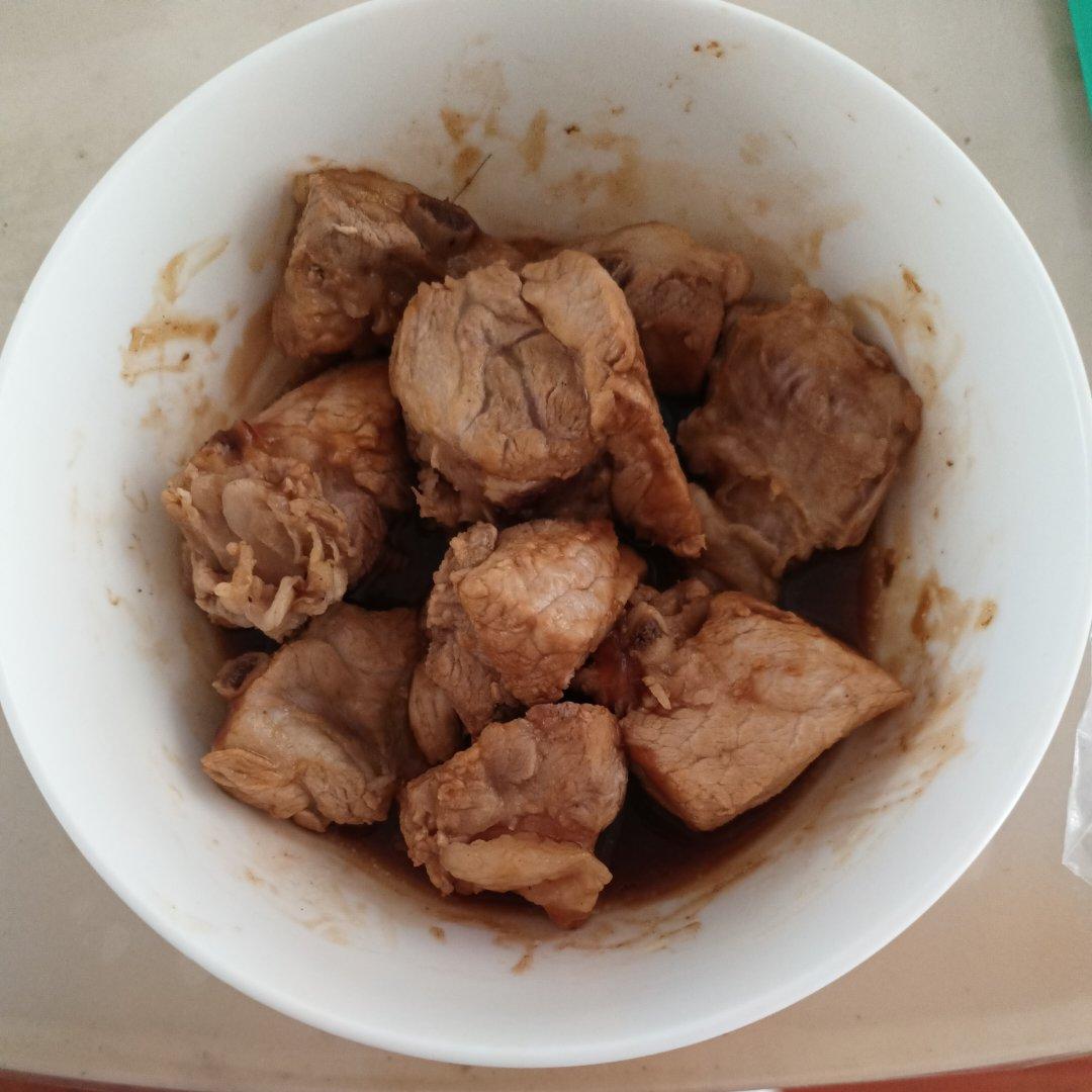 小朋友抢着吃简单且营养的清蒸排骨