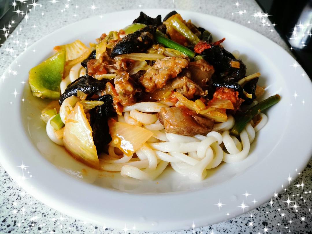 新疆过油肉拌面
