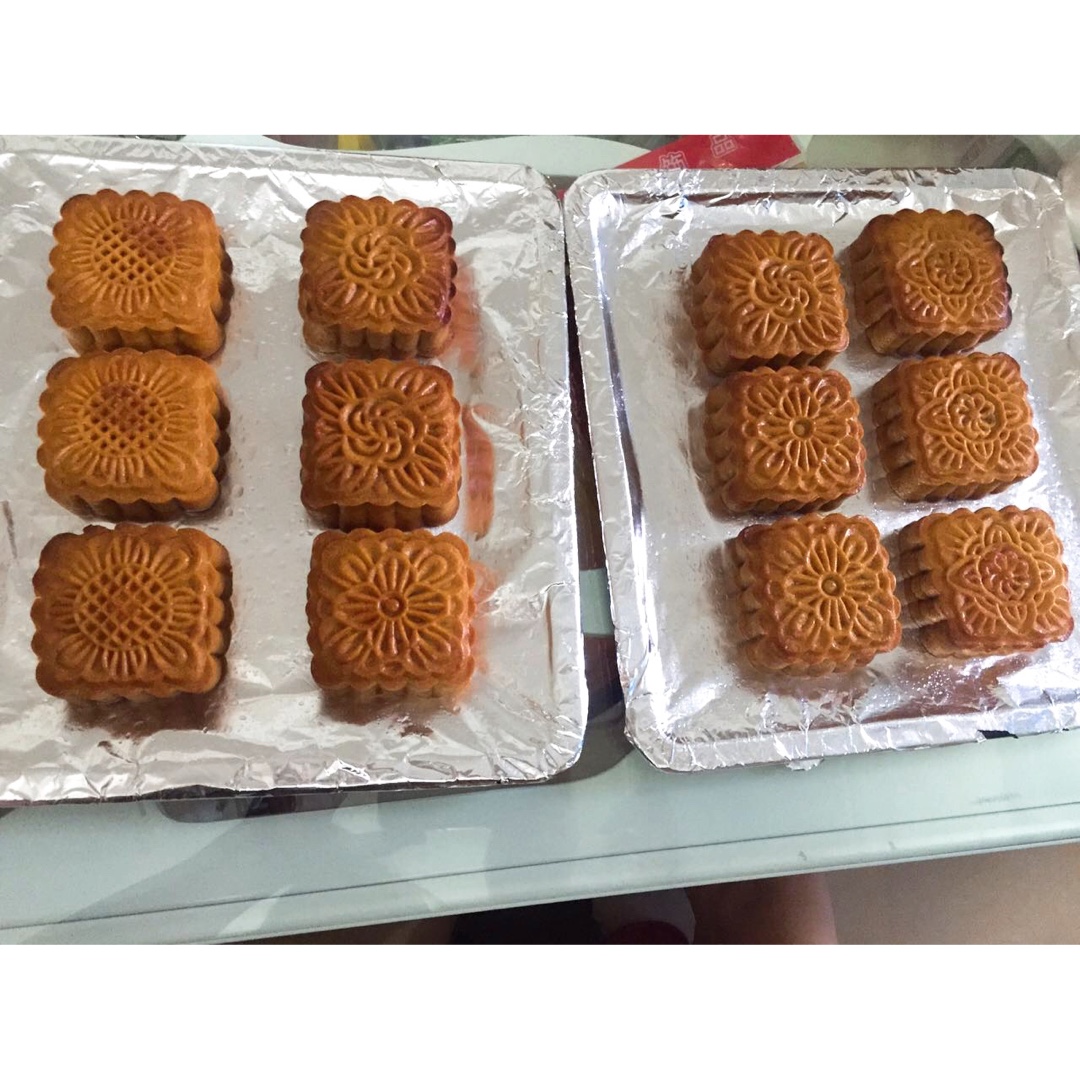 广式月饼—蛋黄莲蓉月饼