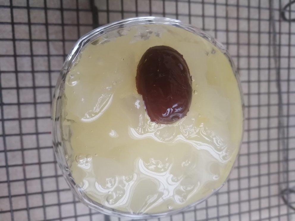 红枣莲子银耳汤
