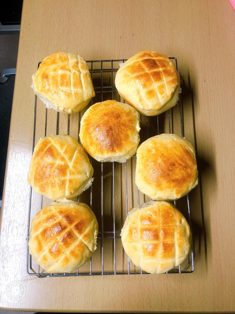 好吃到炸裂的港式菠萝包（附带制作酥皮的小视频）
