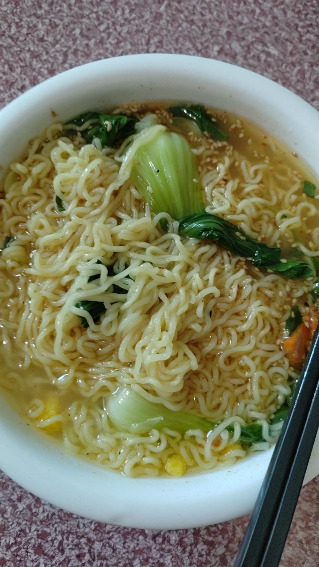 🔥好吃到一滴汤汁都不能放过～酸汤泡面