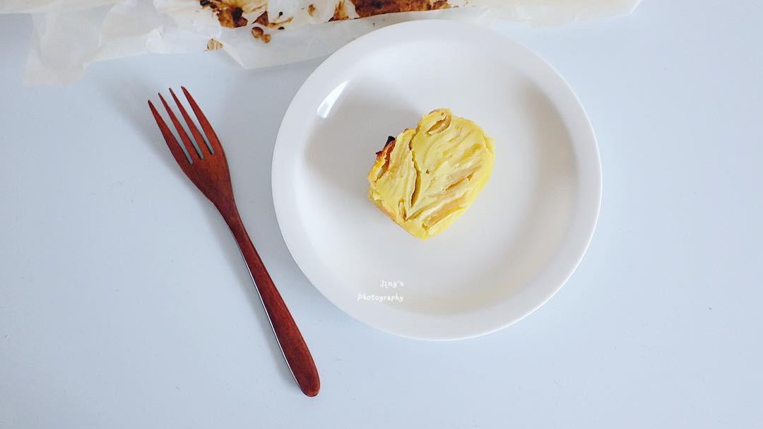 苹果布丁蛋糕配焦糖奶油酱