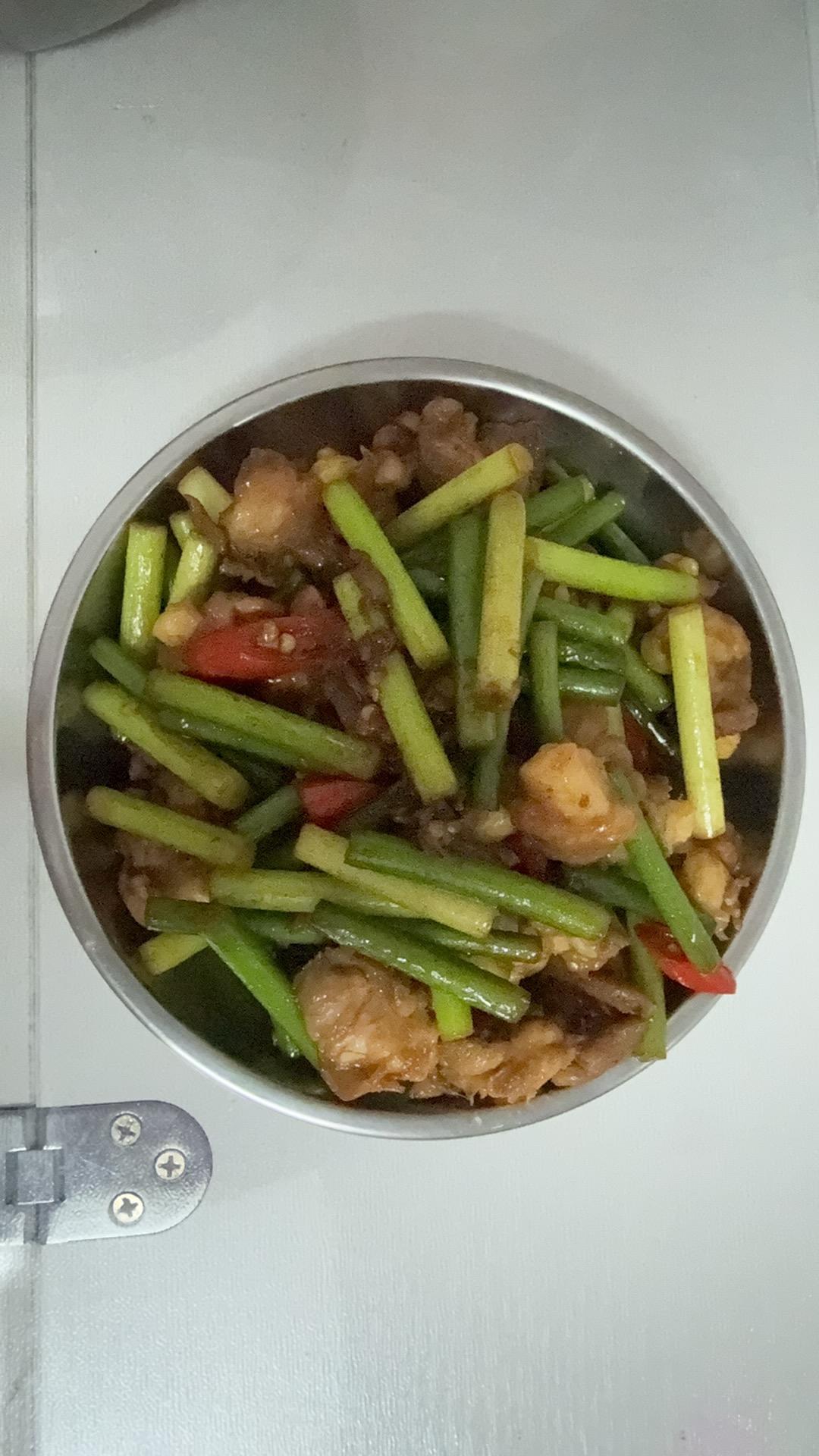 厨房小白零失败：掌中宝炒蒜苔