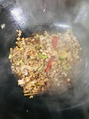 肉丁炒豇豆🥕丁的做法 步骤5