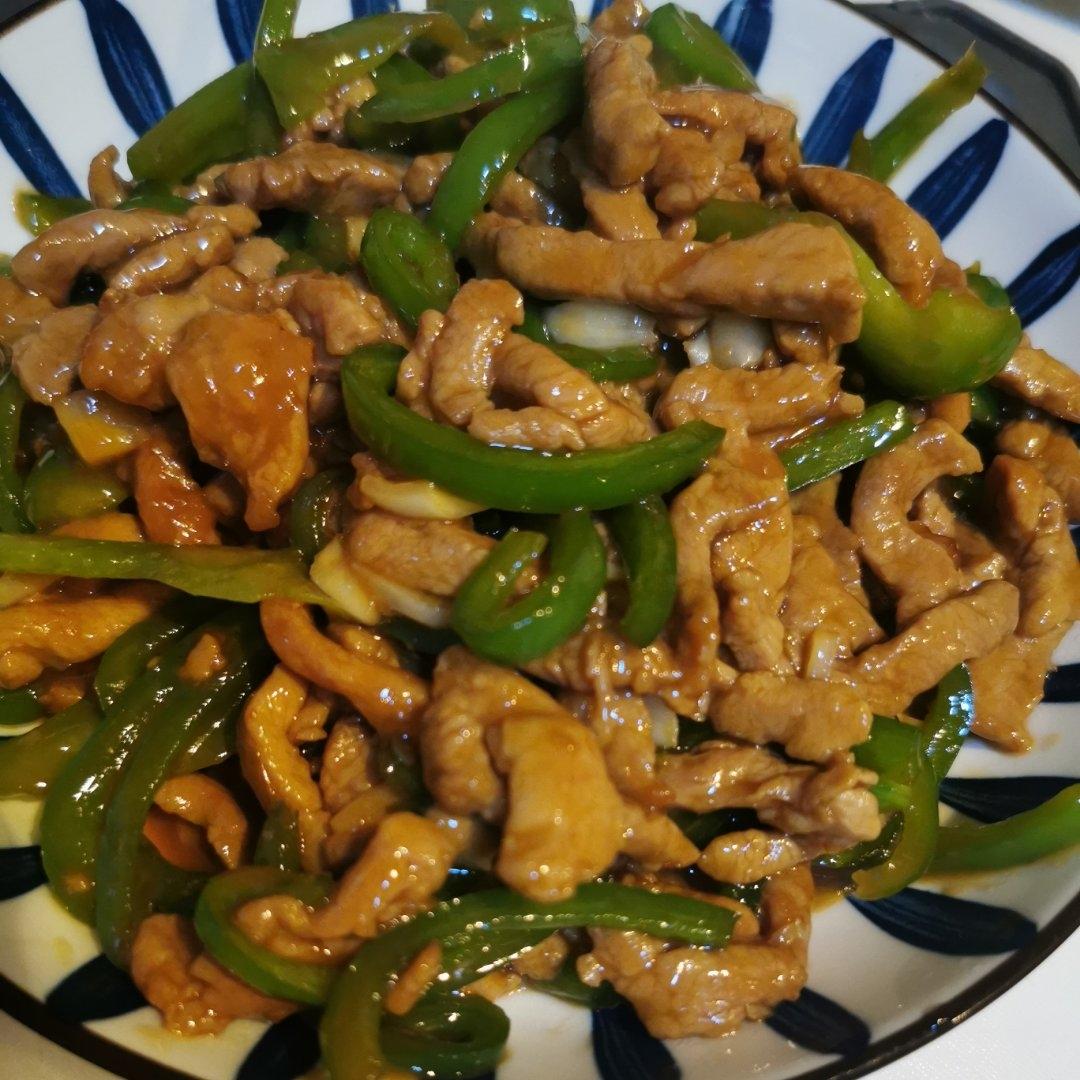 青椒肉丝，这样炒太好吃了。