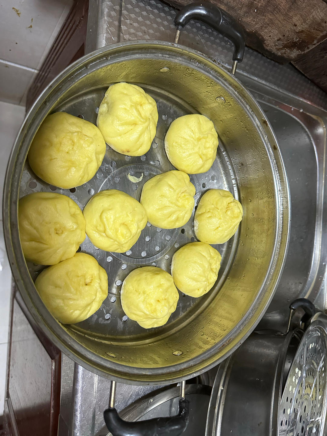 玉米面肉包子