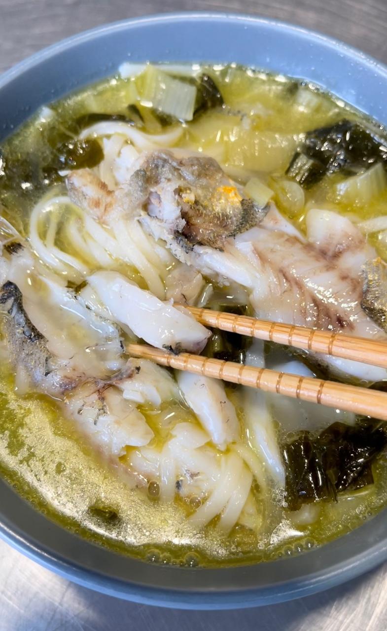 宁波海边人煮雪菜黄鱼面