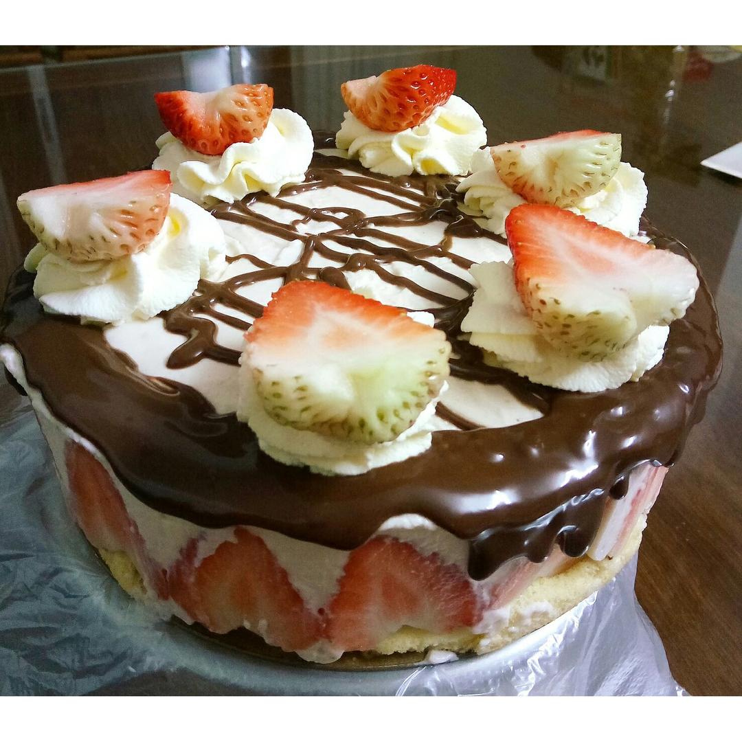 巧克力草莓慕斯蛋糕