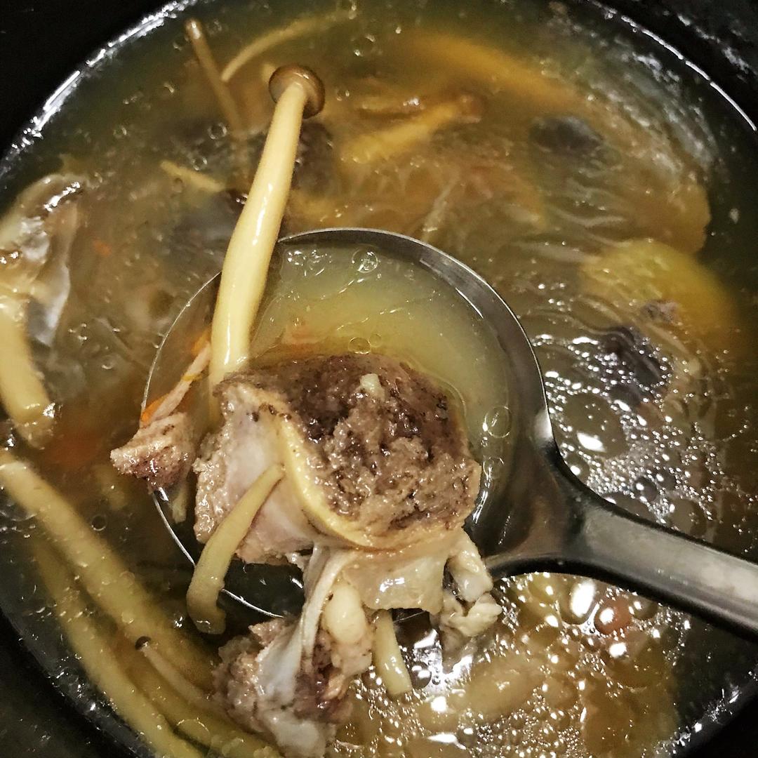 杂骨菌菇汤