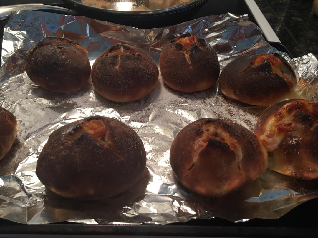 (超好吃的咸口面包）爆浆培根芝士面包