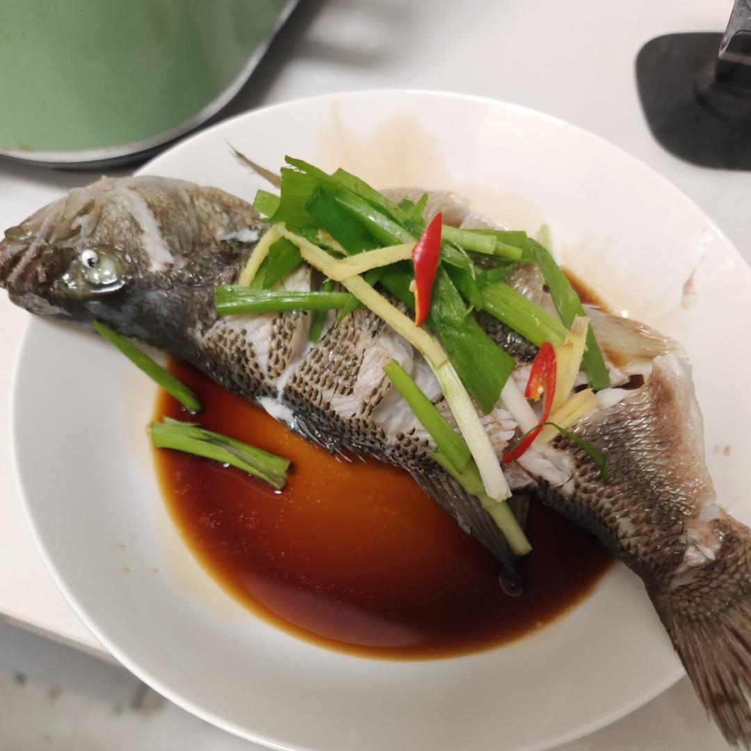 10分钟做 清蒸鲈鱼 （附切鱼图解）
