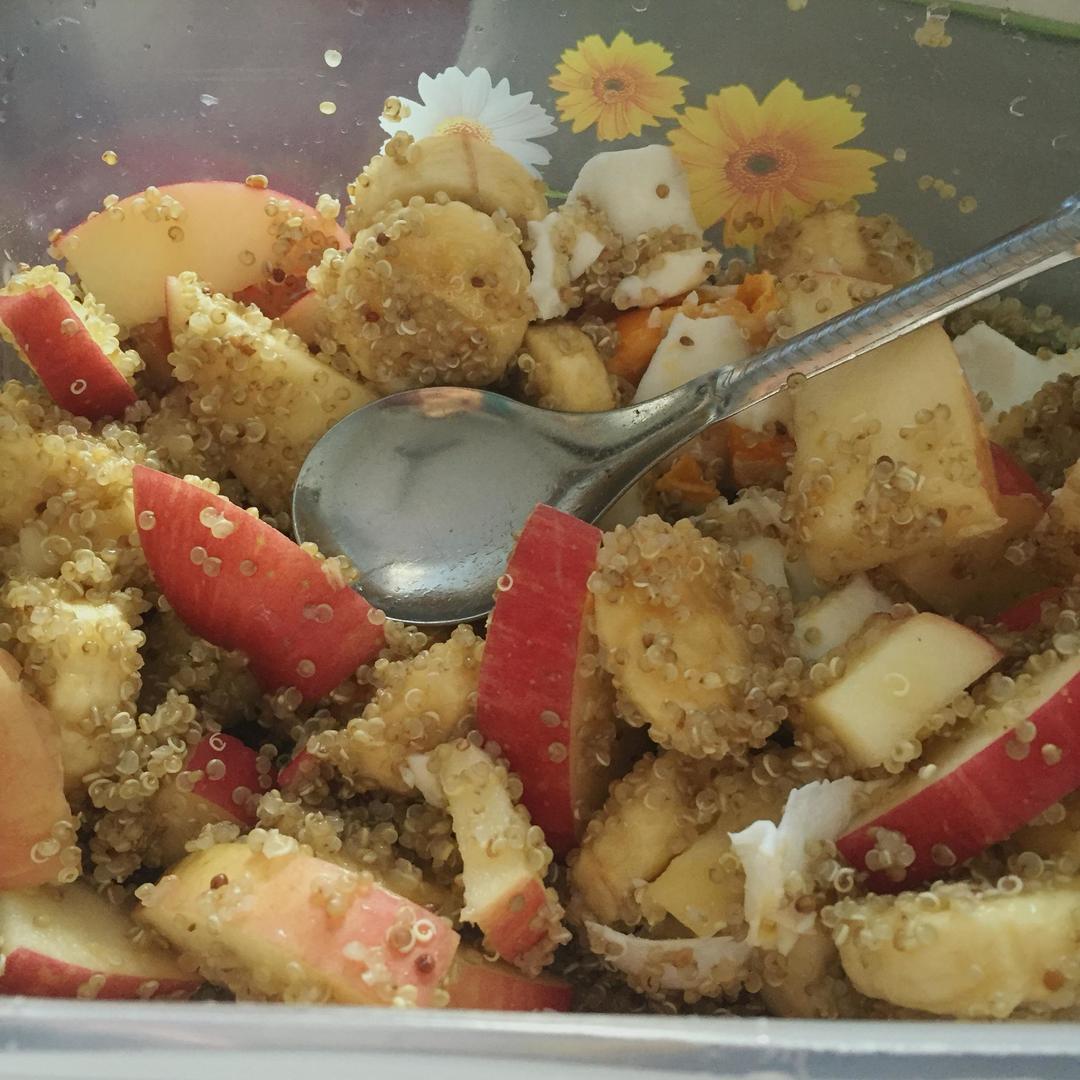 藜麦水果沙拉