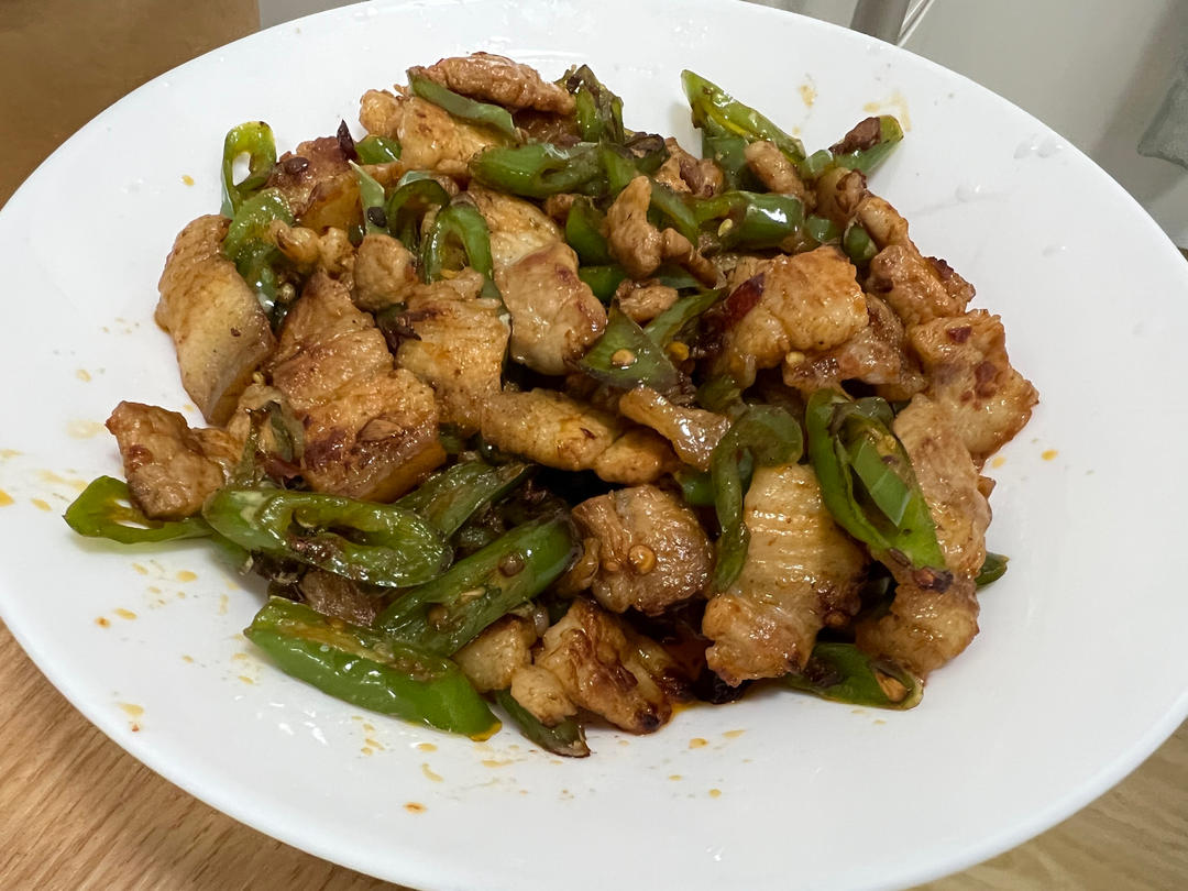 家庭版小炒肉，青椒五花肉，肥而不腻下饭菜，鲜辣香