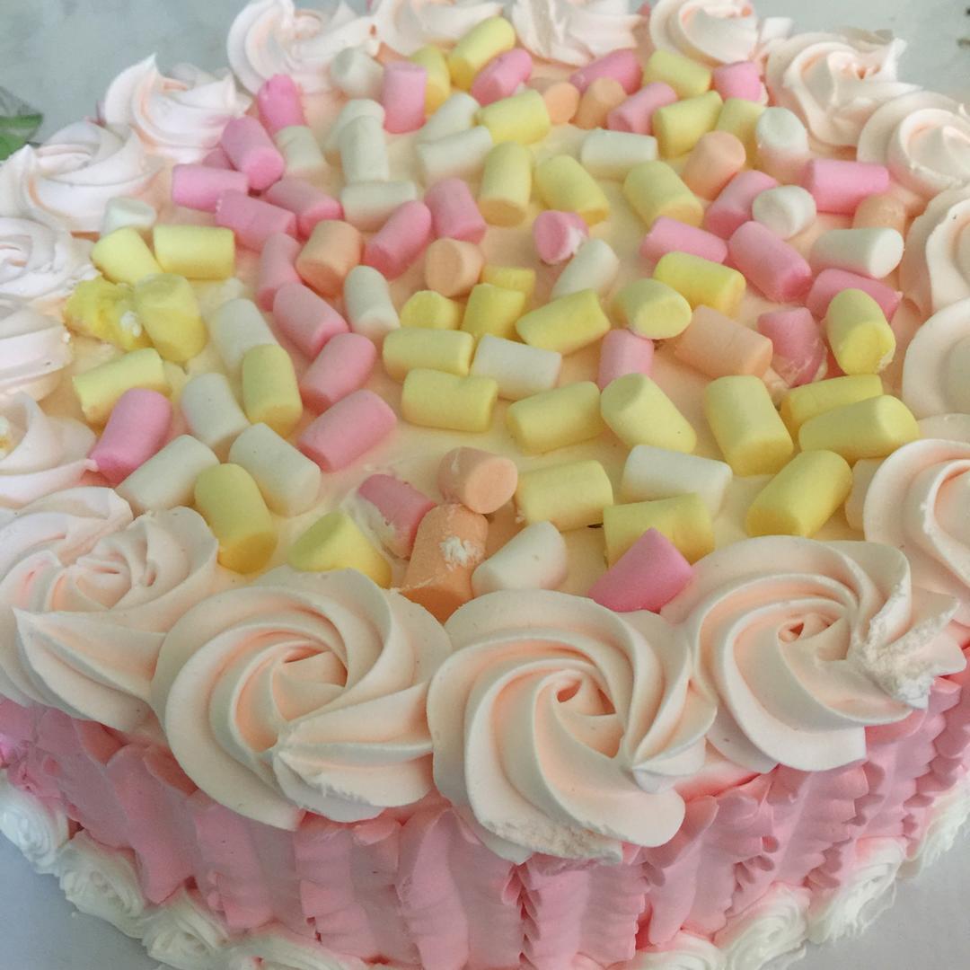 草莓棉花糖生日蛋糕