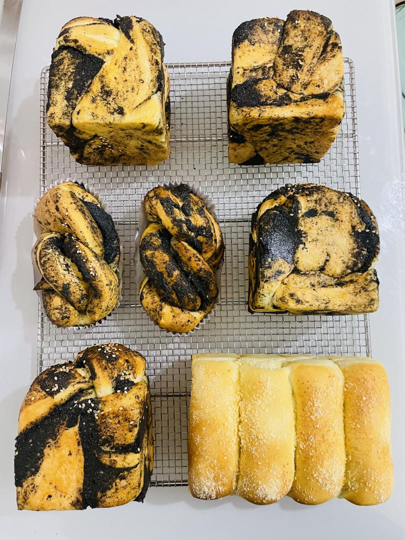 料多多系列--黑芝麻奶酥小吐司