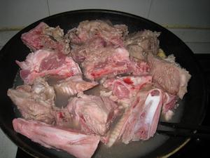 猪骨高汤的做法 步骤2