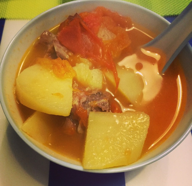 番茄土豆玉米排骨汤